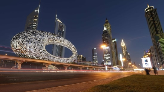 World: UAE ની નવી જોબ એક્સપ્લોરેશન વિઝા માહિતી: જાણો યોગ્યતા, ફી અને જરૂરી દસ્તાવેજો