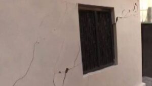 Cracks in 610 houses of Joshimath: According to informants, the situation here is a serious warning