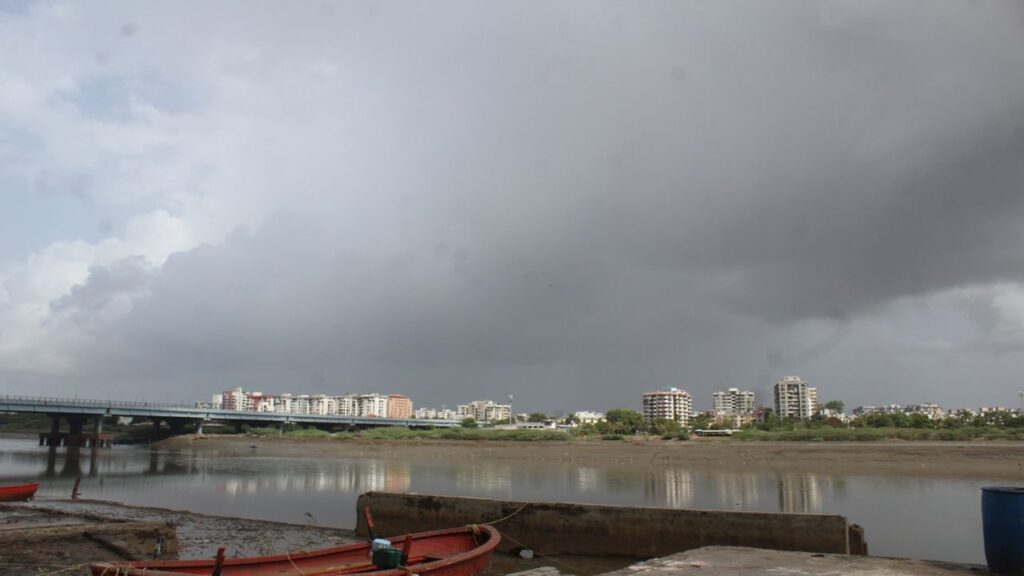 Today the weather of the city and South Gujarat may change: Chance of rain
