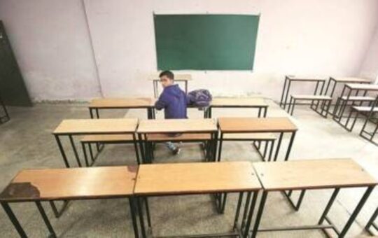 There is a shortage of teachers in primary schools in Gujarat