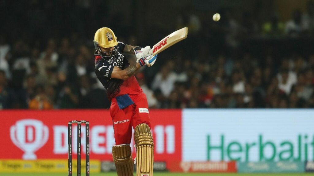 Virat Kohli hits Dhoni's 12-year-old helicopter shot to give RCB a win