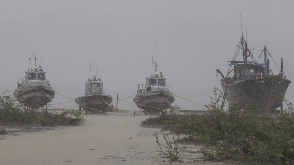 Cyclone Biparjoy: 27 thousand people rescued: Expected to make landfall near Jakhou port