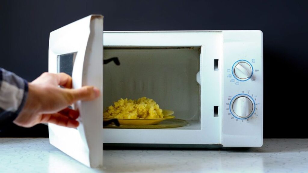 Do not eat this food by heating it in the microwave even by mistake: it can cause health damage