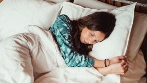 If you also have the habit of sleeping after the afternoon meal, read this once