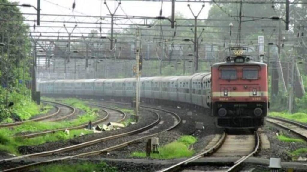 With the completion of the third railway line between Surat and Udha railway station, the train going to Jalgaon will no longer be late.