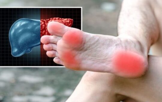If the soles of the feet are constantly hot, it can be a sign of liver damage!