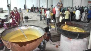 Ambaji: Prasad of Mohanthal has started: 3 lakh packets are being prepared daily