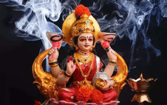 Do this remedy every evening: Goddess Lakshmi will always be happy