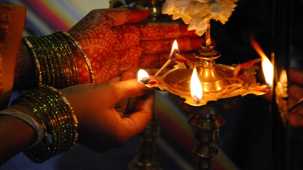 Is it an inauspicious sign if the lamp goes out during the puja? Know what is belief